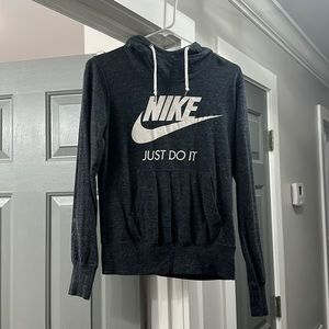 Nike sweatsuit with Midlength bottoms